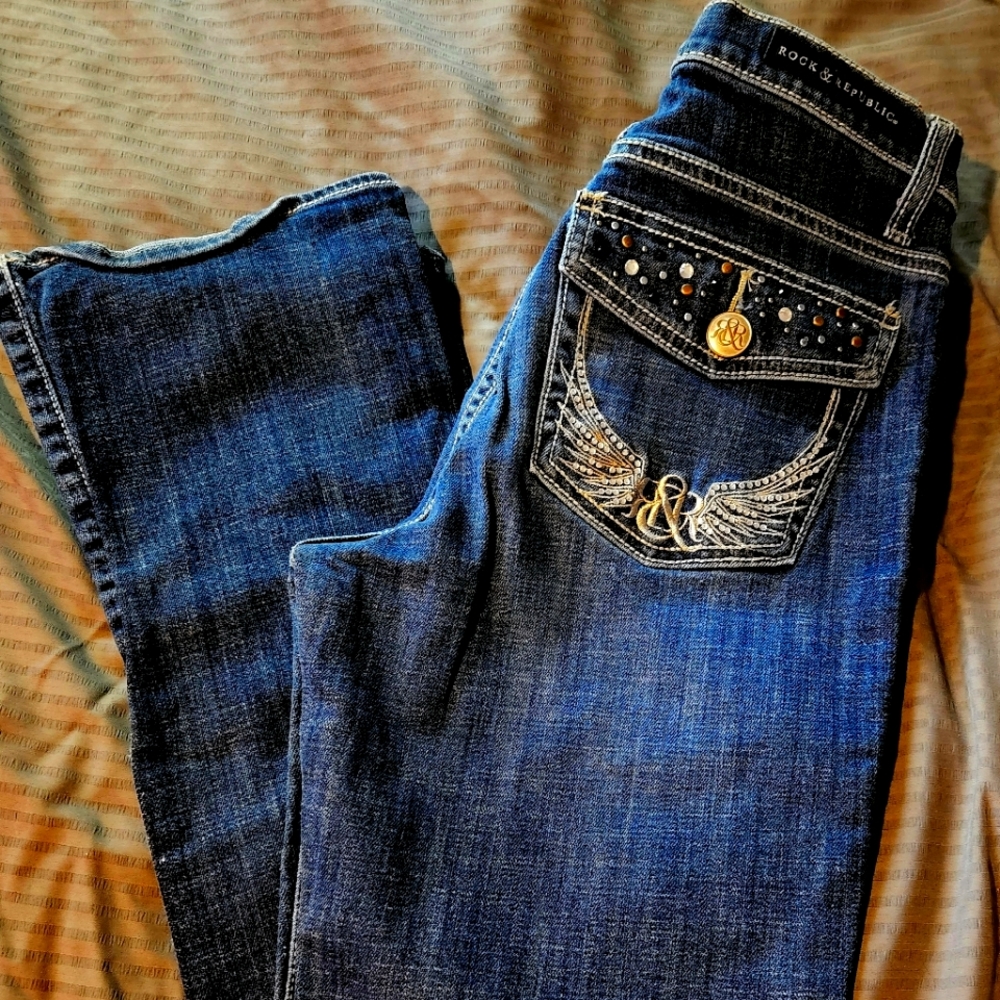 ROCK & REPUBLIC Boot Cut jeans..Size 10
